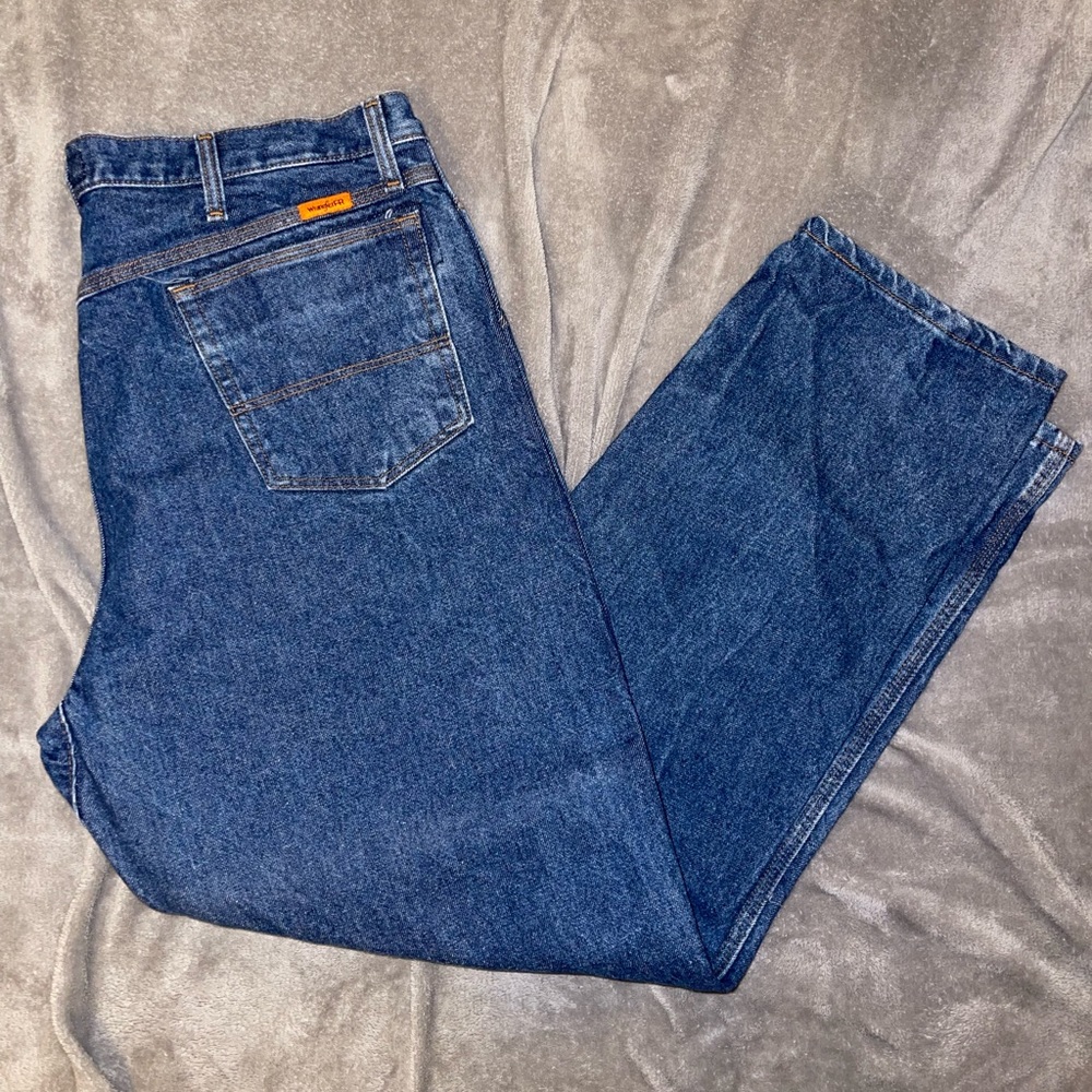 Wrangler. Flame Resistant. Relaxed Fit. 40/32